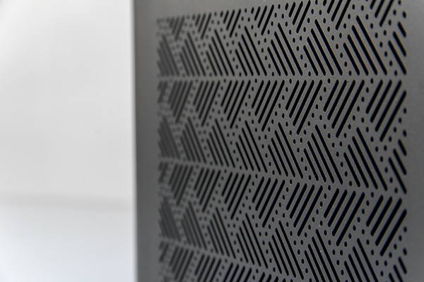 Table lamp design，sound design ，speaker，lamps and lanterns，Creative brain hole，Cylinder design，Wood and plastic，Innovative switching mode，Wind energy，Black and white matching，White and wood，