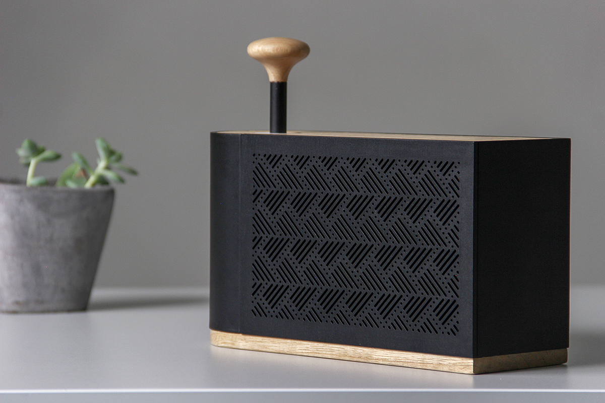 Table lamp design，sound design ，speaker，lamps and lanterns，Creative brain hole，Cylinder design，Wood and plastic，Innovative switching mode，Wind energy，Black and white matching，White and wood，
