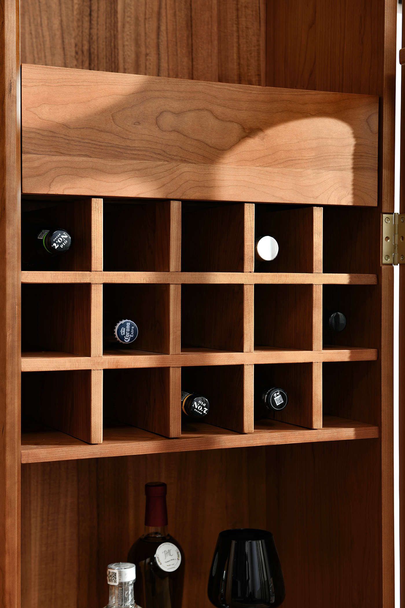 Wine Cabinet · Solid Wood · Atmosphere，