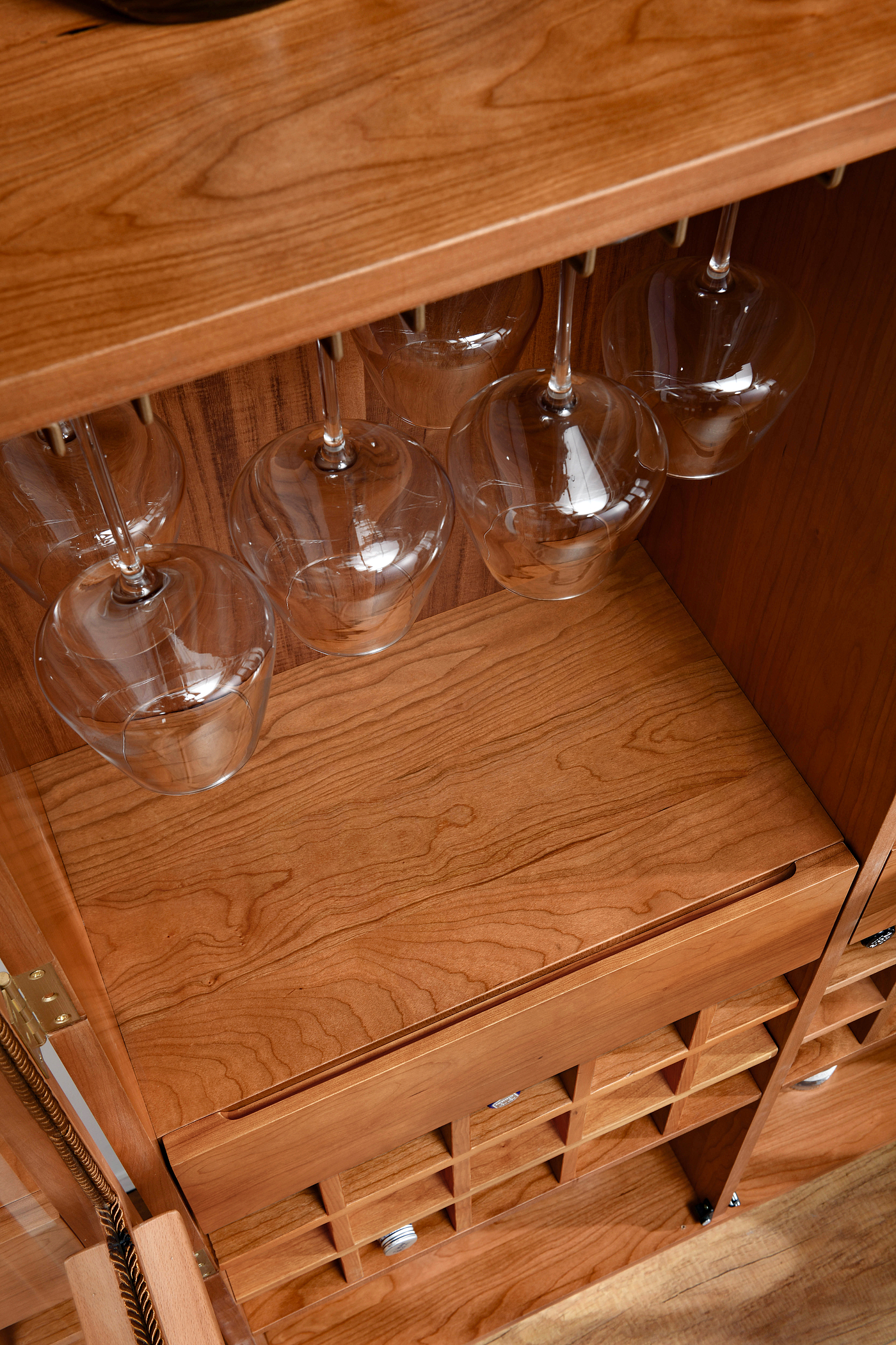 Wine Cabinet · Solid Wood · Atmosphere，