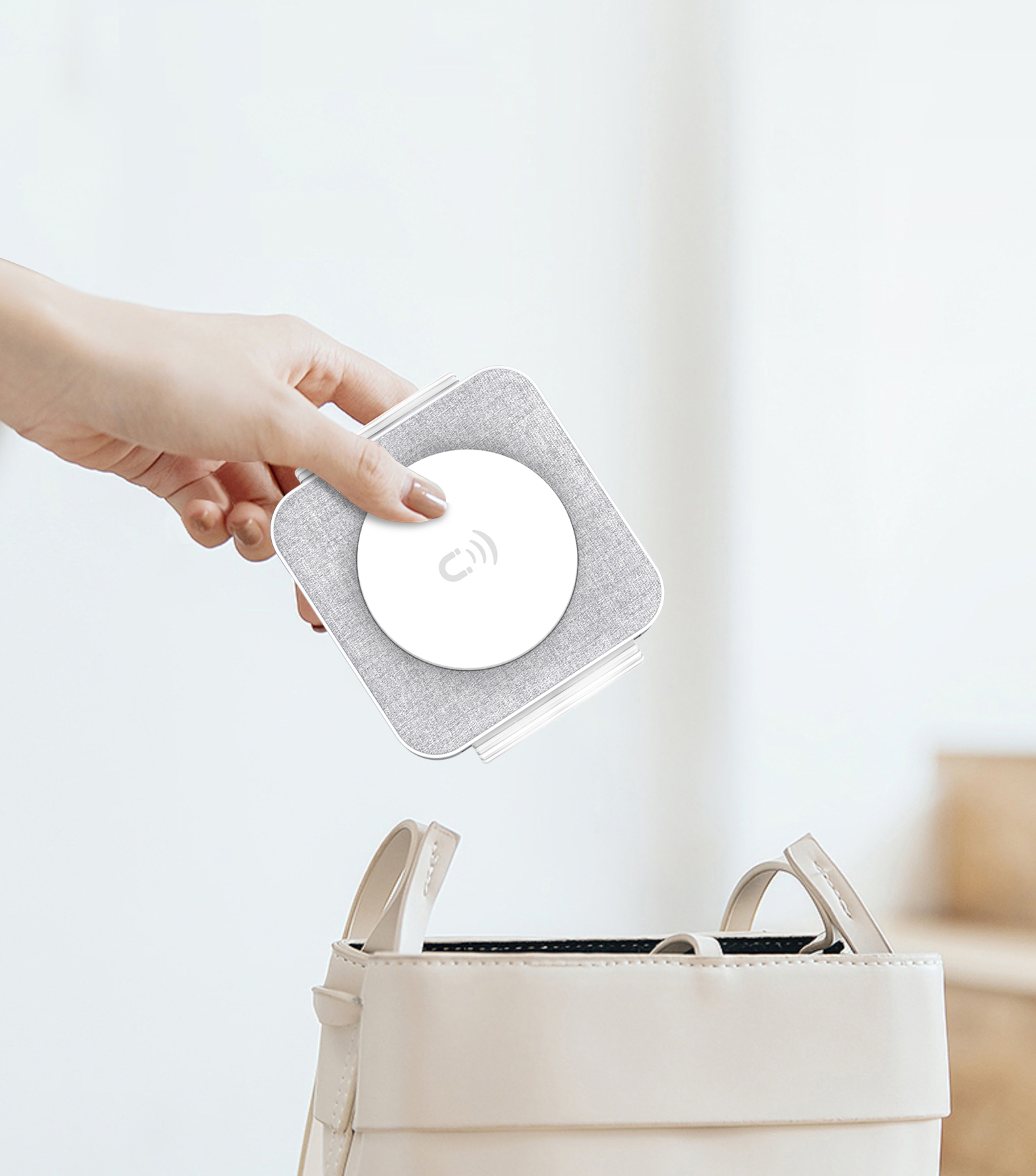 Magnetic suction wireless charging，