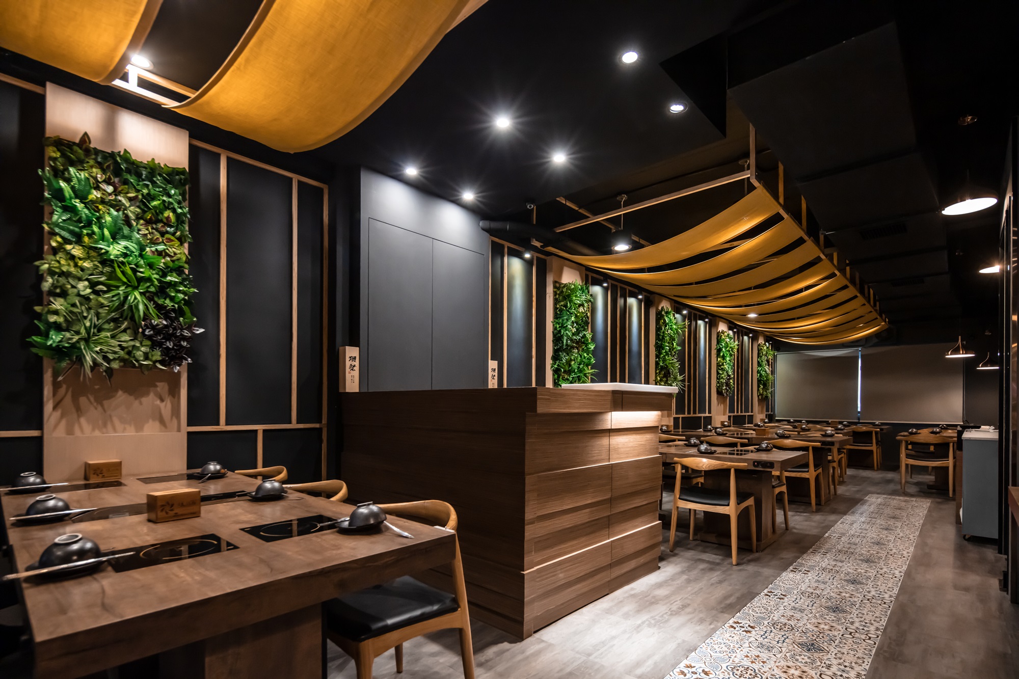 store，hot pot，Flagship，dining，history，