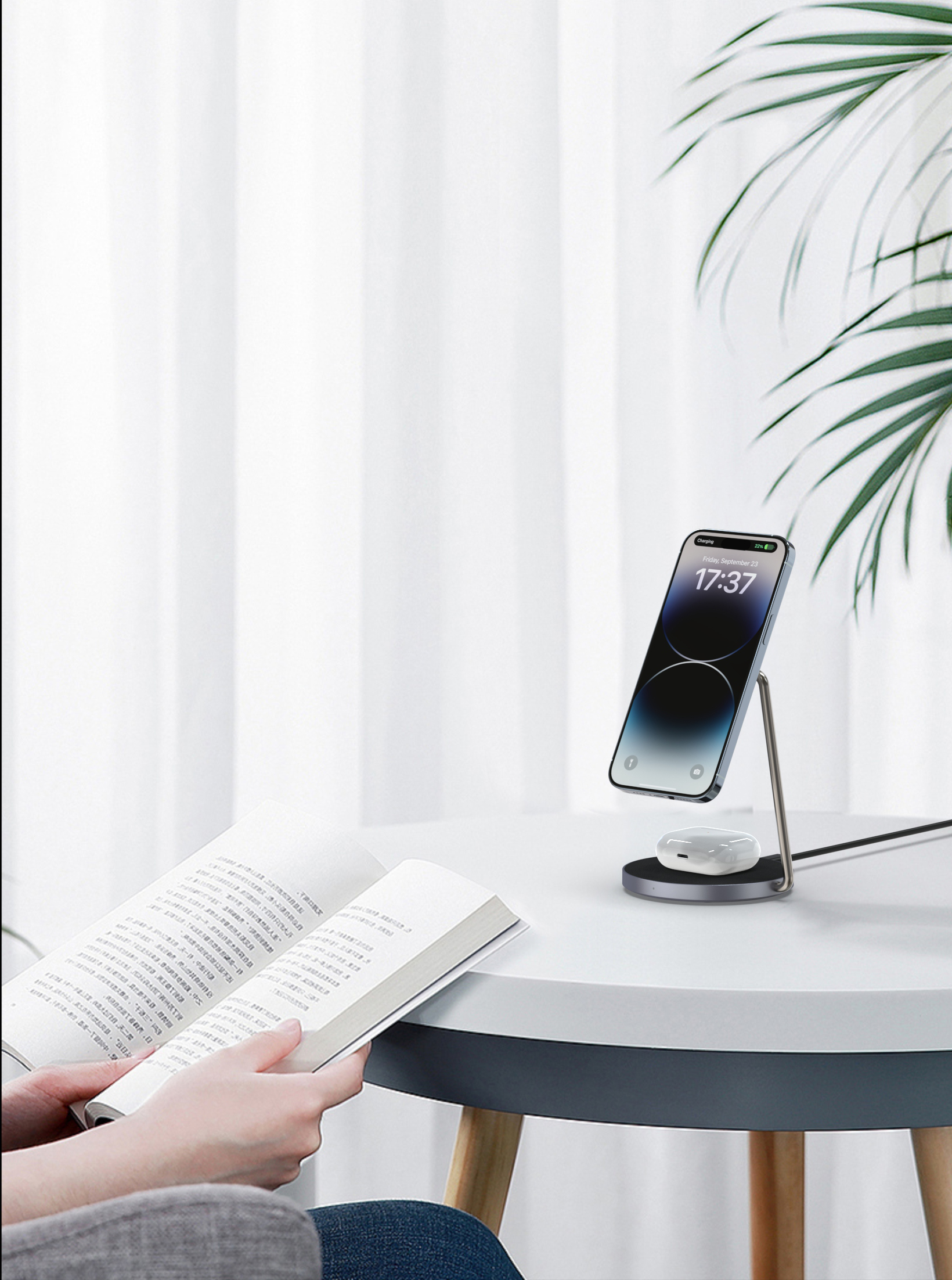 Watch mobile phone two-in-one wireless charging，