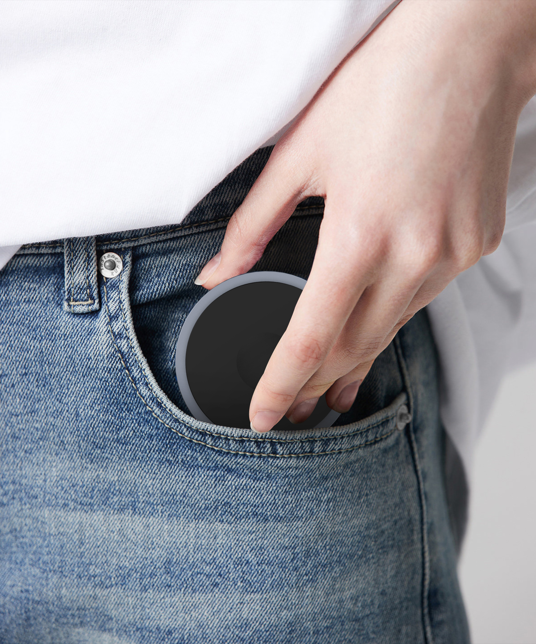 Magnetic three-in-one wireless charging，