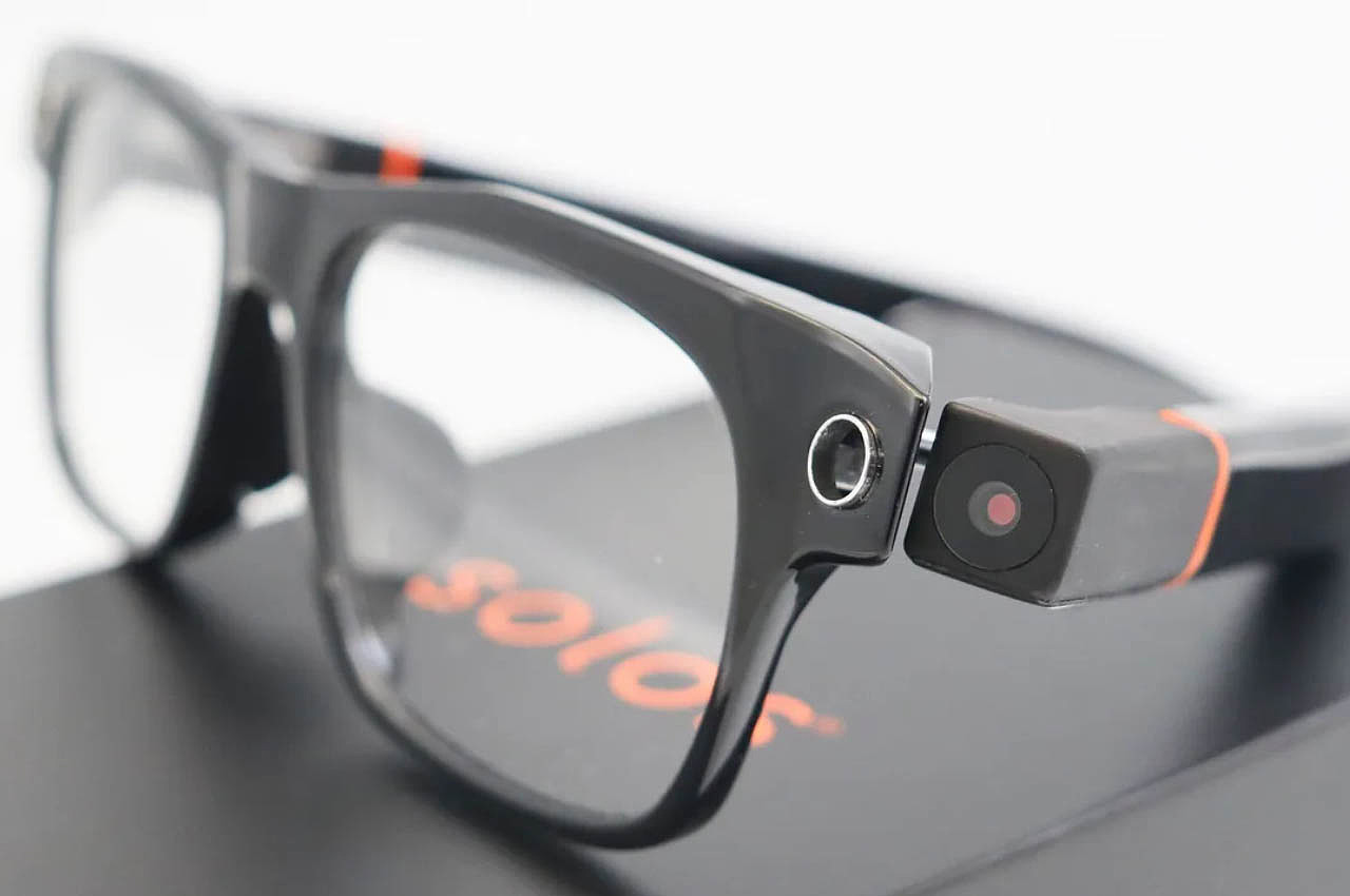 CHATGPT-4O，Smart glasses，Design，science and technology，interactive，