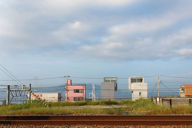 East West integration，Light and wind，natural，cement，geometry，
