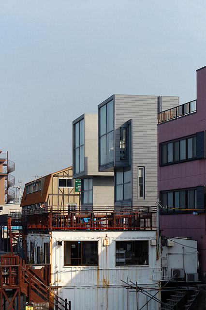 East West integration，Light and wind，natural，cement，geometry，