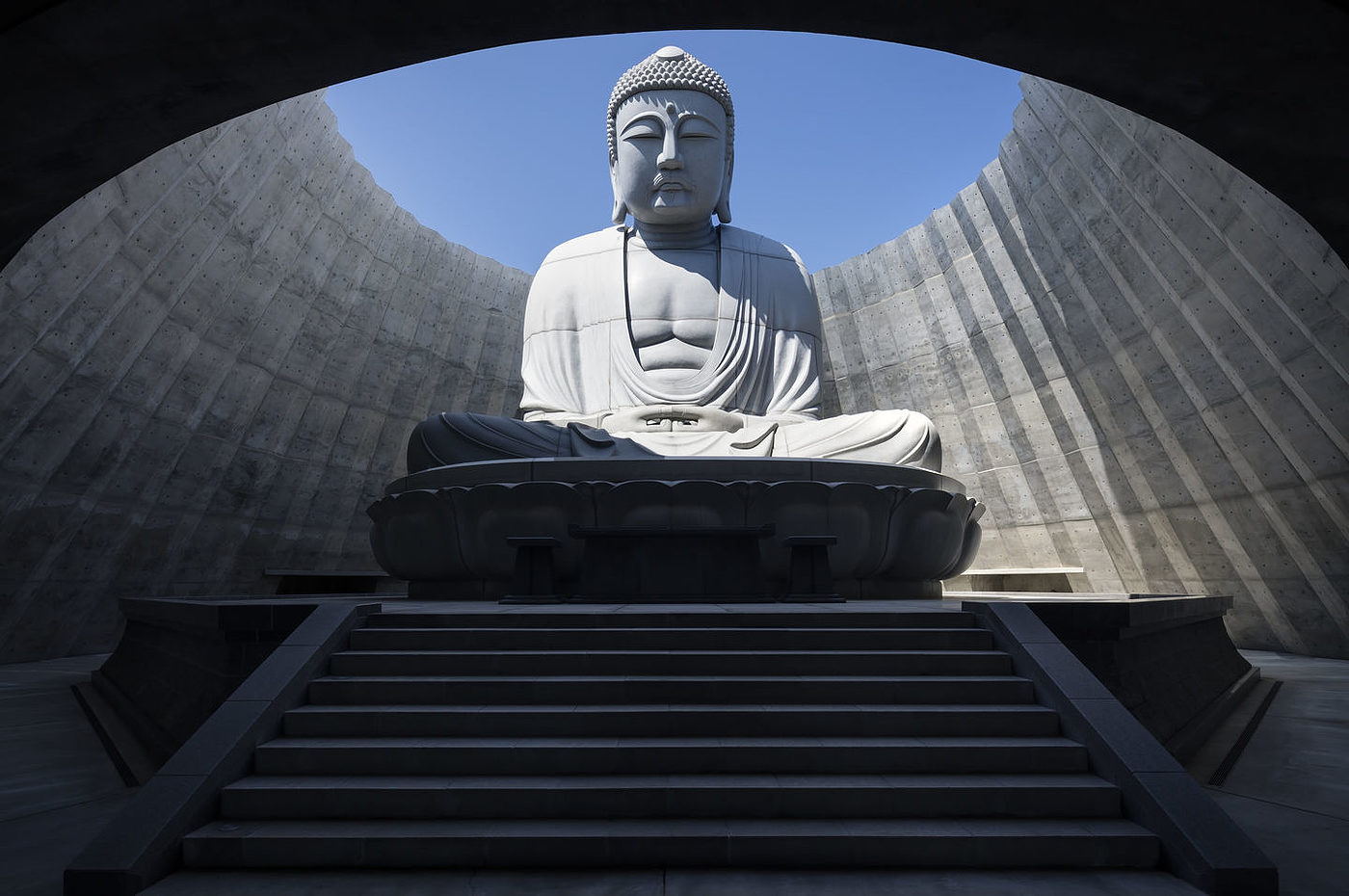 East West integration，Light and wind，natural，cement，geometry，