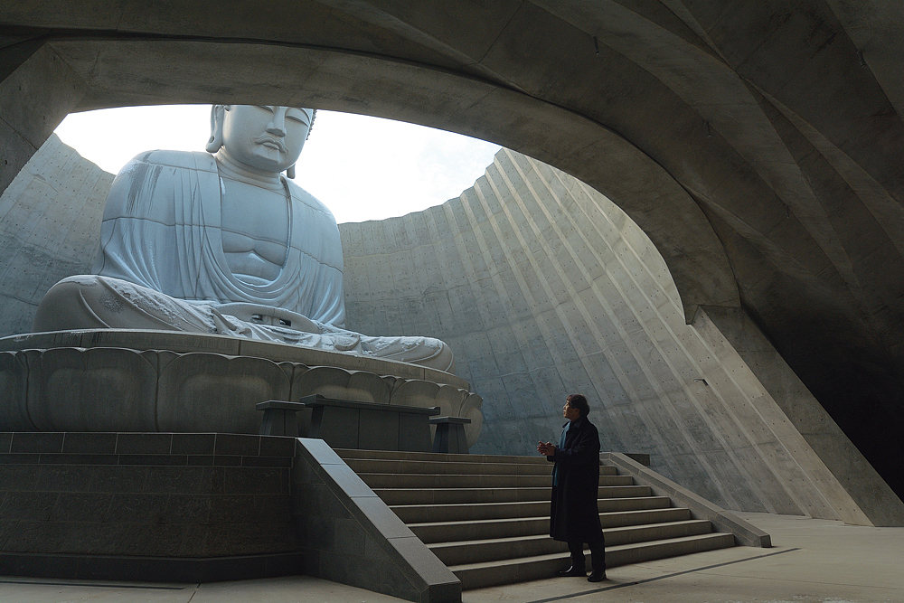 East West integration，Light and wind，natural，cement，geometry，