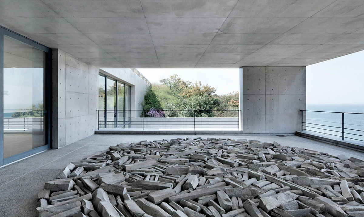 East West integration，Light and wind，natural，cement，geometry，