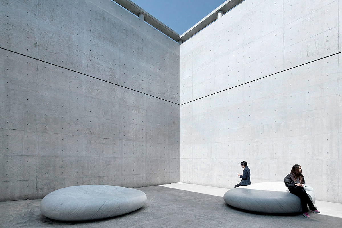 East West integration，Light and wind，natural，cement，geometry，