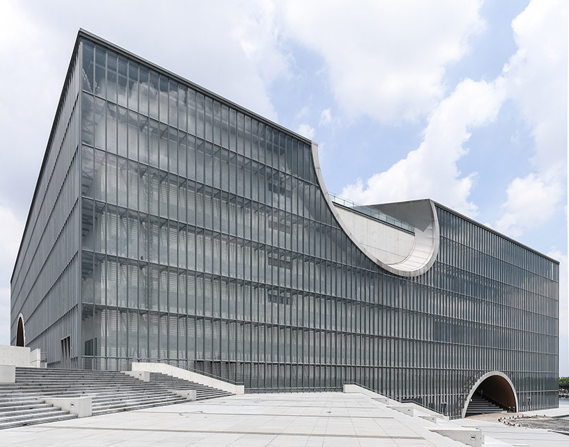 East West integration，Light and wind，natural，cement，geometry，