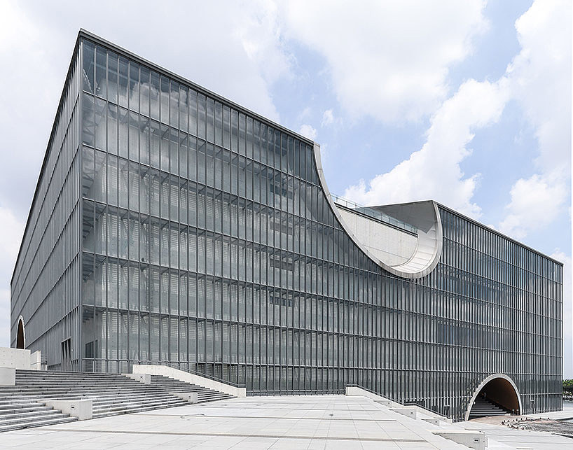 East West integration，Light and wind，natural，cement，geometry，