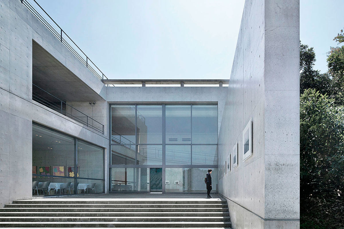 East West integration，Light and wind，natural，cement，geometry，