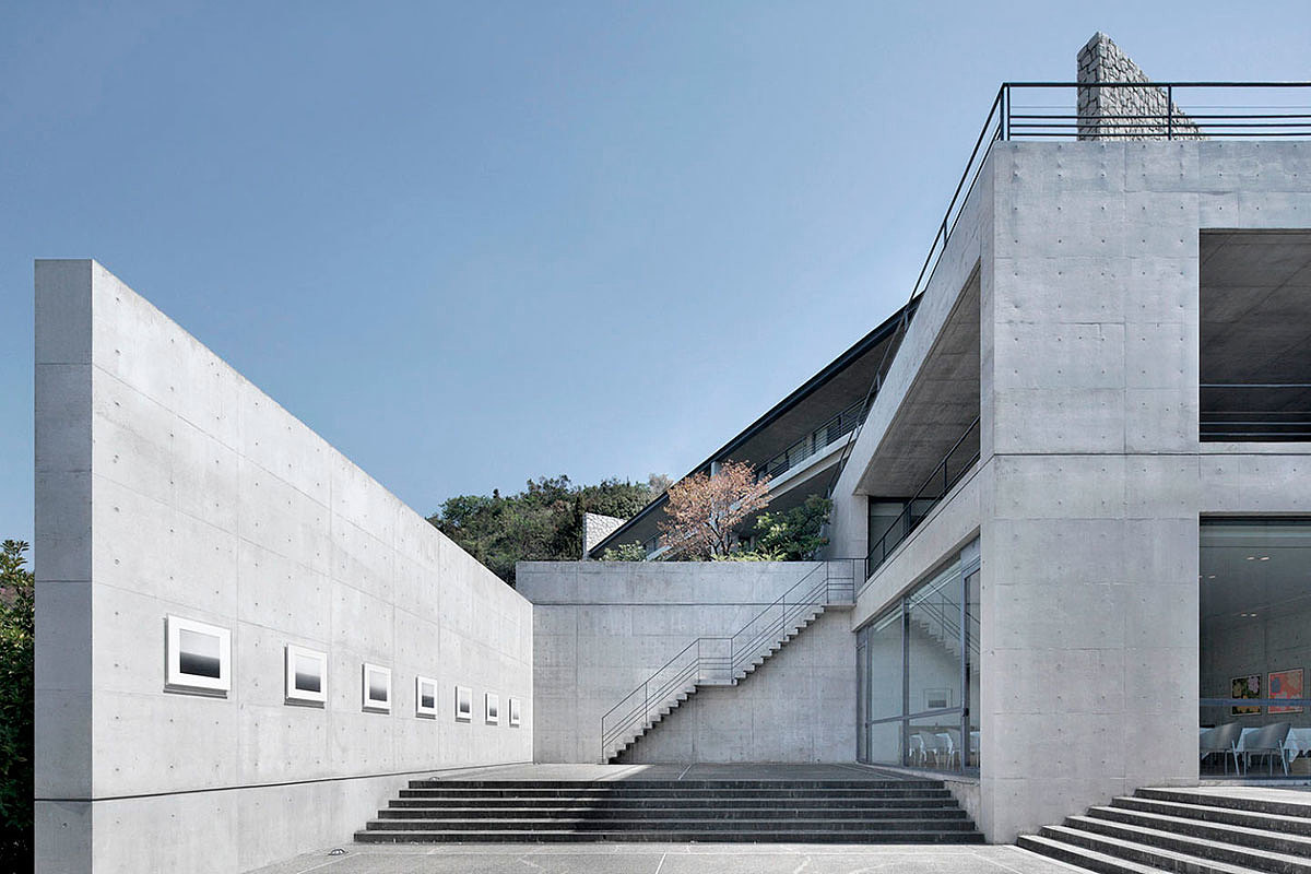 East West integration，Light and wind，natural，cement，geometry，