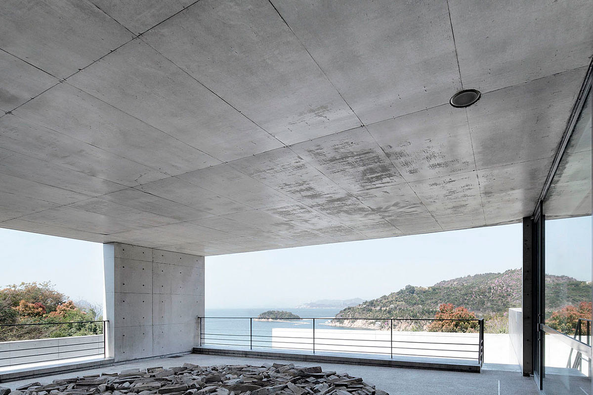 East West integration，Light and wind，natural，cement，geometry，