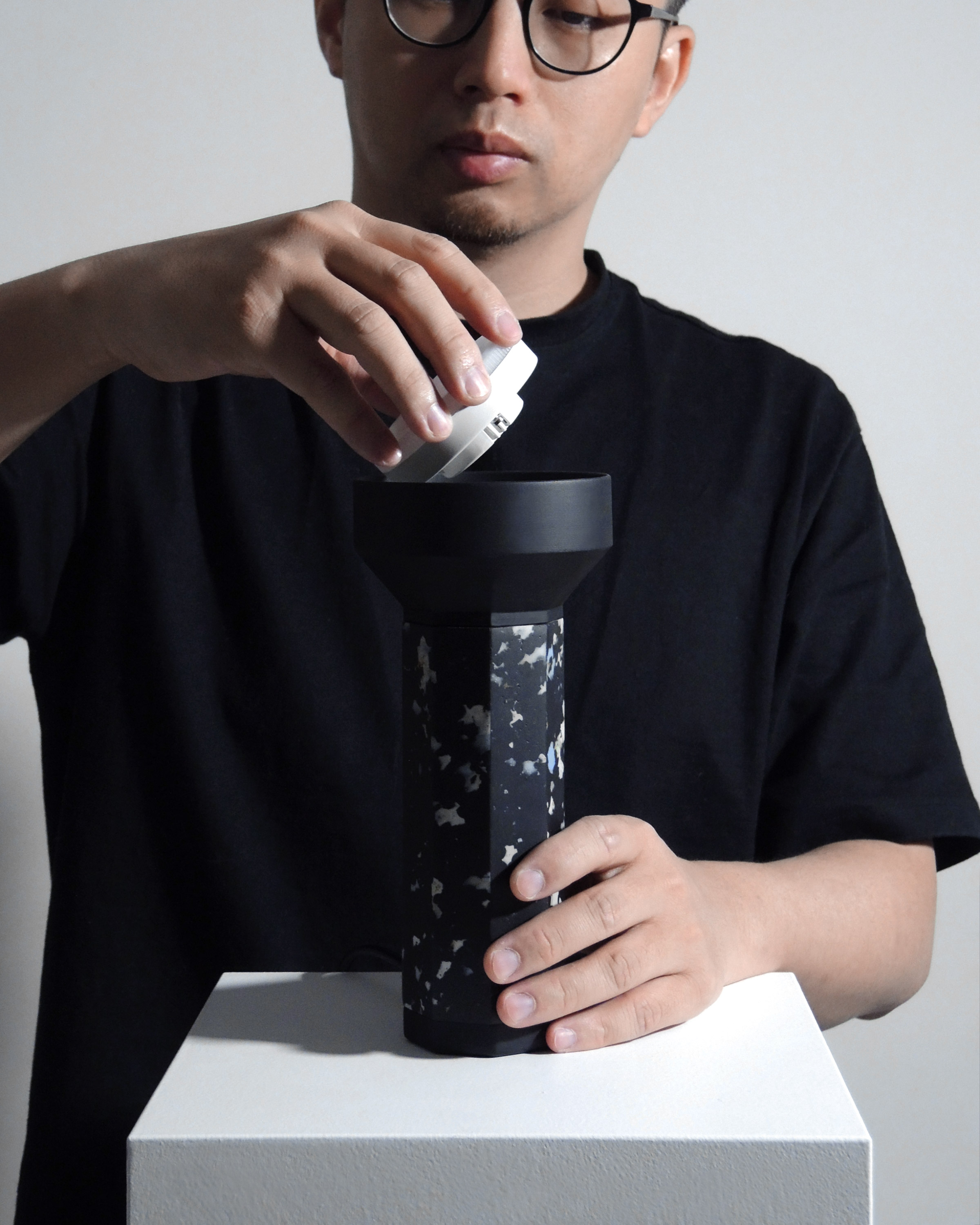 desk lamp，Recycled plastics，lamps and lanterns，Italy，Lamp design，industrial design，product design，Product rendering，