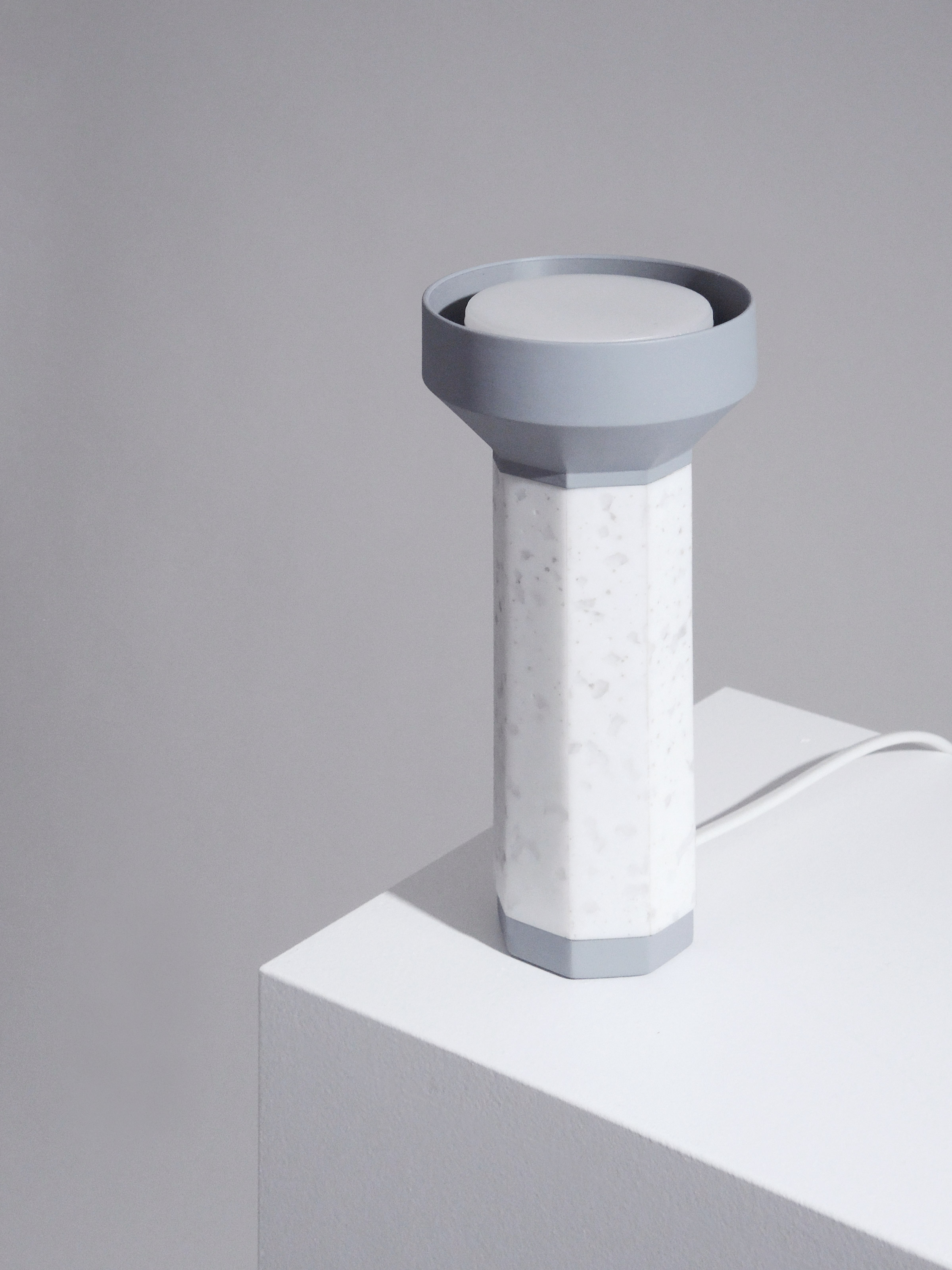 desk lamp，Recycled plastics，lamps and lanterns，Italy，Lamp design，industrial design，product design，Product rendering，