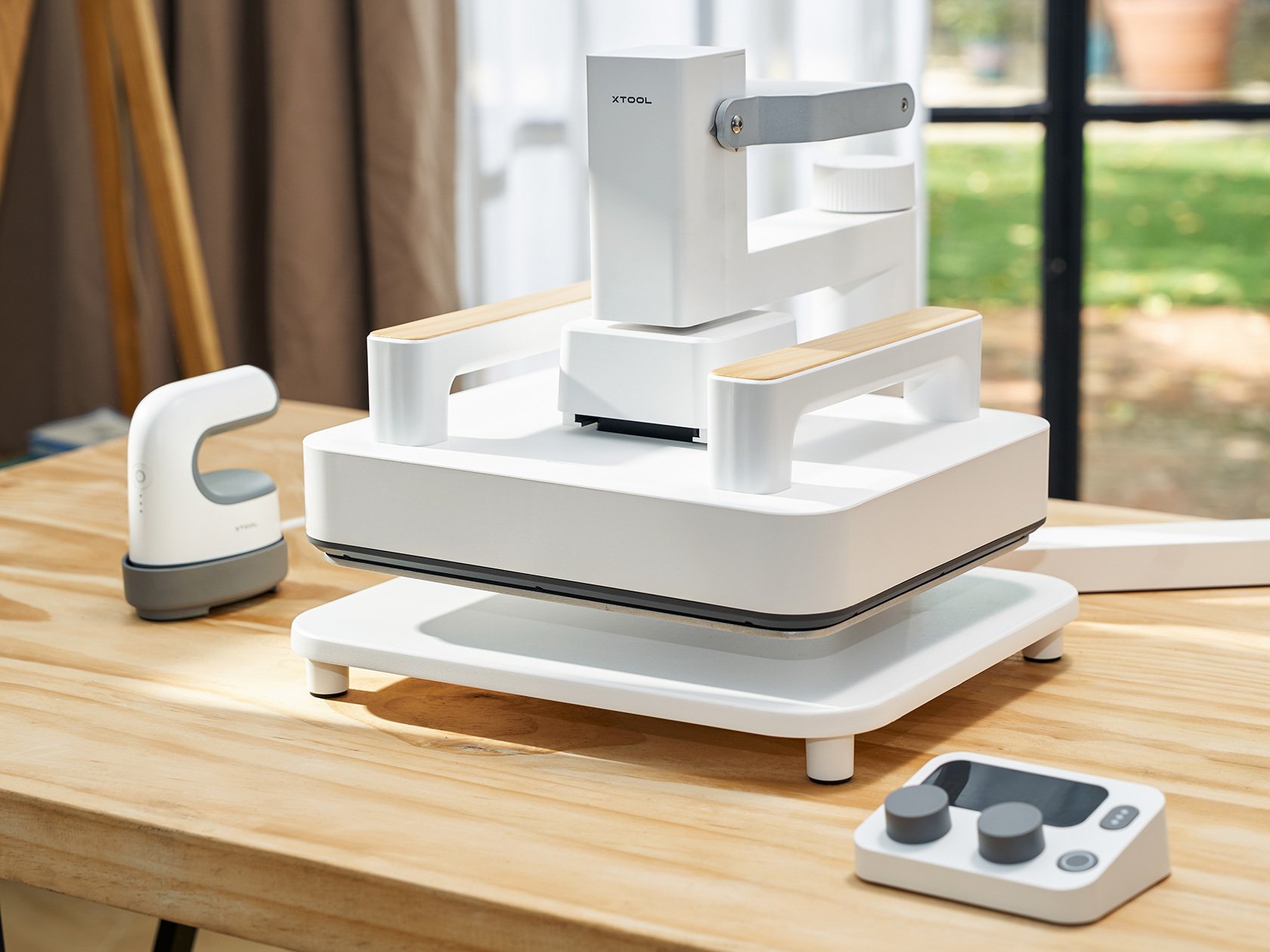 Power source，xTool M1 Ultra，furniture，equipment，