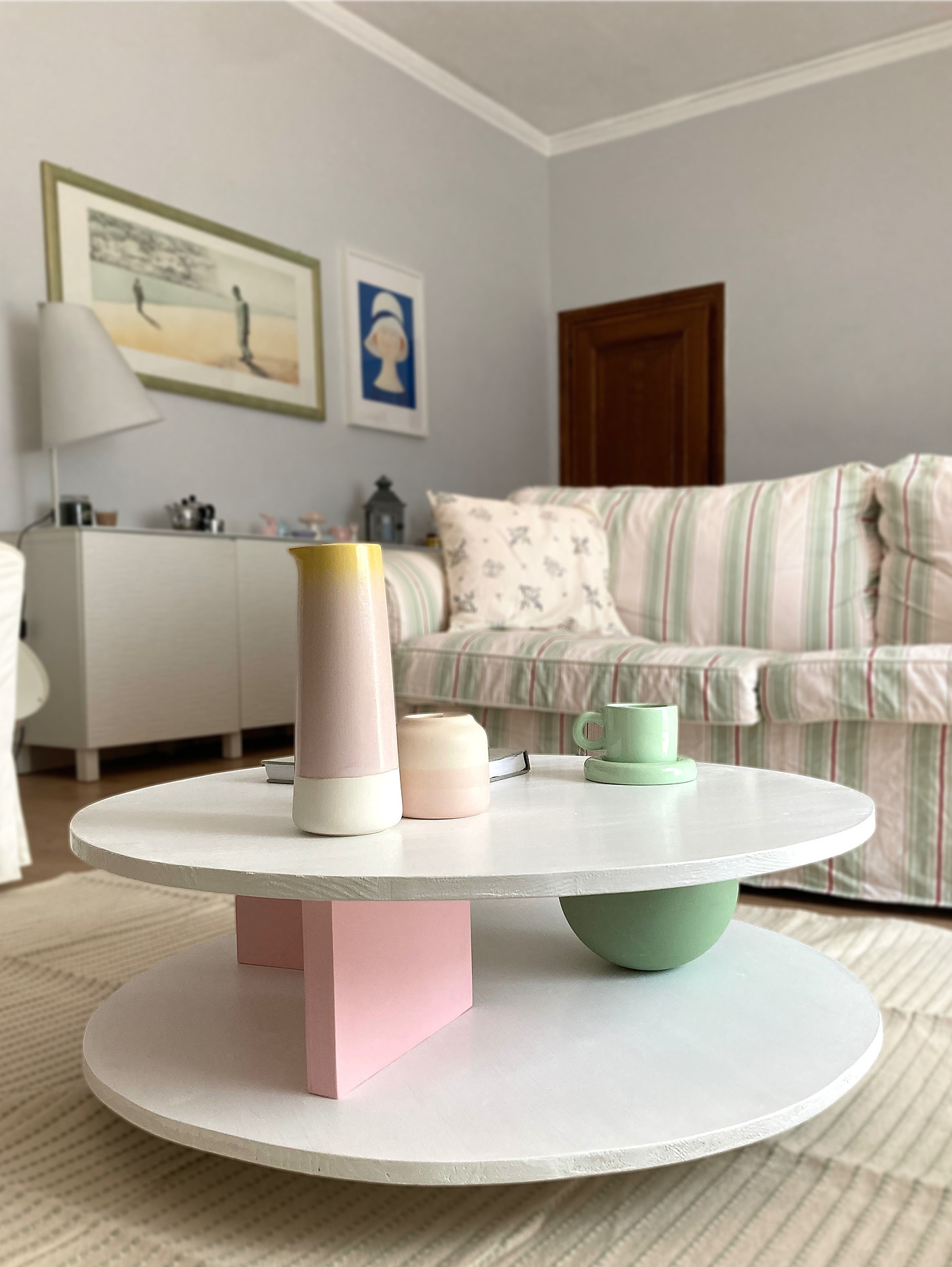 Coffee table，Playful，Table，