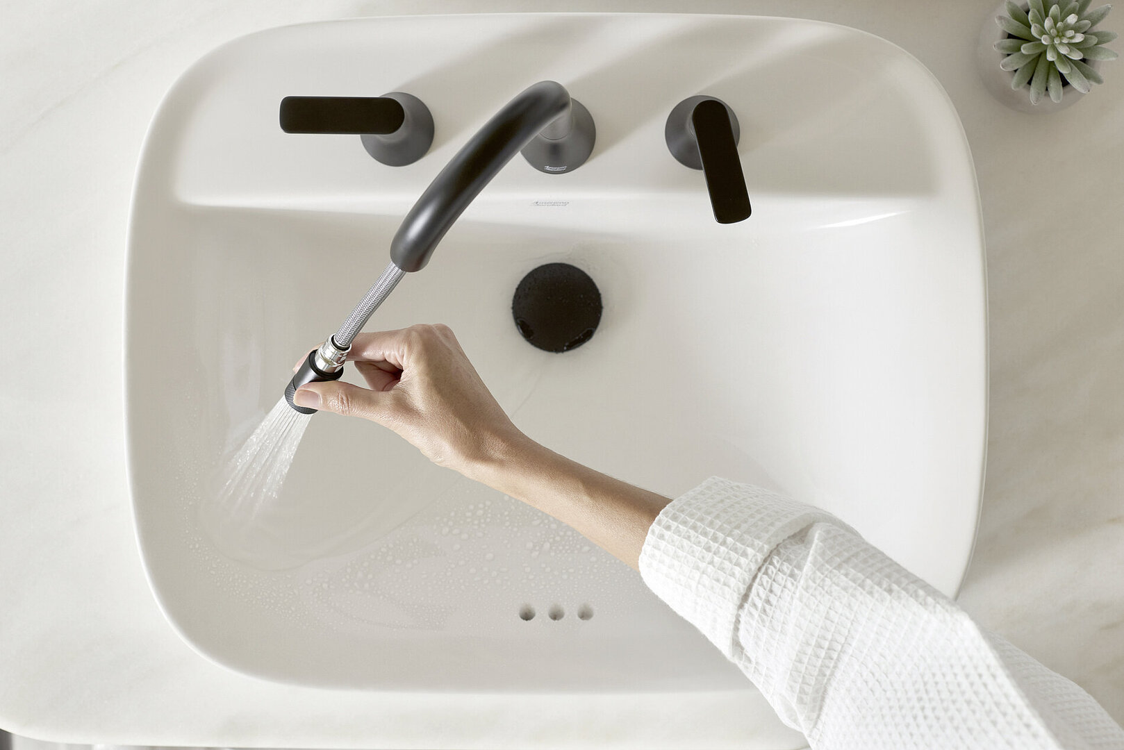 2024 Red Dot Product Design Award，Bathroom Design and Personal Care，double rod tap，