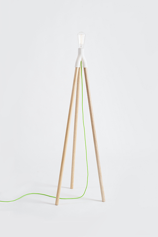 Cylinder design，Wood and lamps，Floor lamp design，Vermicelli，Carrot，Broom，Brain hole creativity，Table lamp design，Lamp design，lighting design ，Broom，Triangular support，