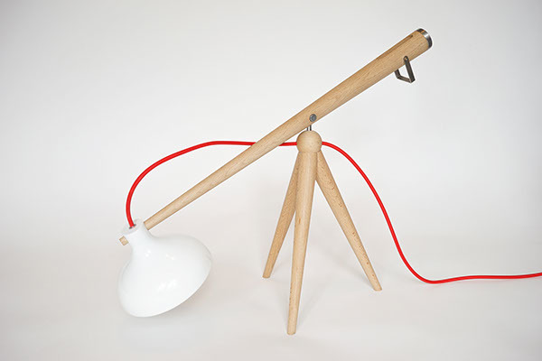 lamps and lanterns，lamp，Desk lamp，wood，mobile phone，balance，