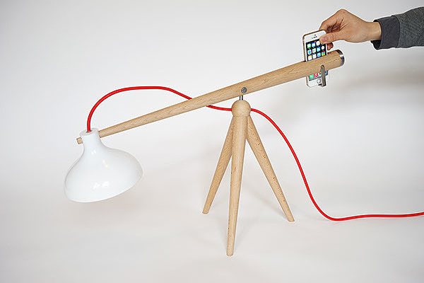 lamps and lanterns，lamp，Desk lamp，wood，mobile phone，balance，