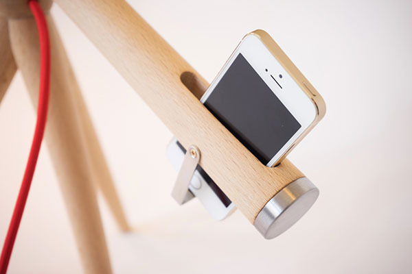 lamps and lanterns，lamp，Desk lamp，wood，mobile phone，balance，