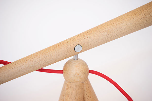 lamps and lanterns，lamp，Desk lamp，wood，mobile phone，balance，