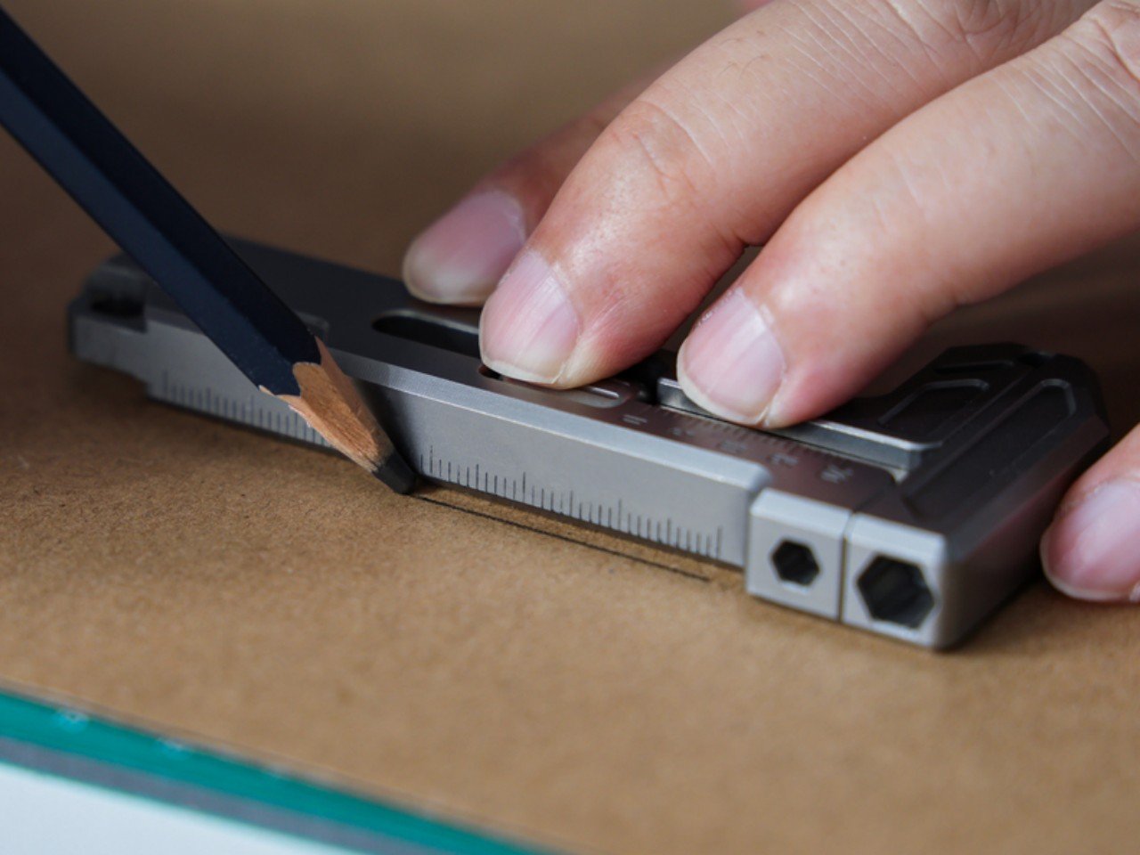 EDC，multi-function，tool，Outdoor equipment，security，