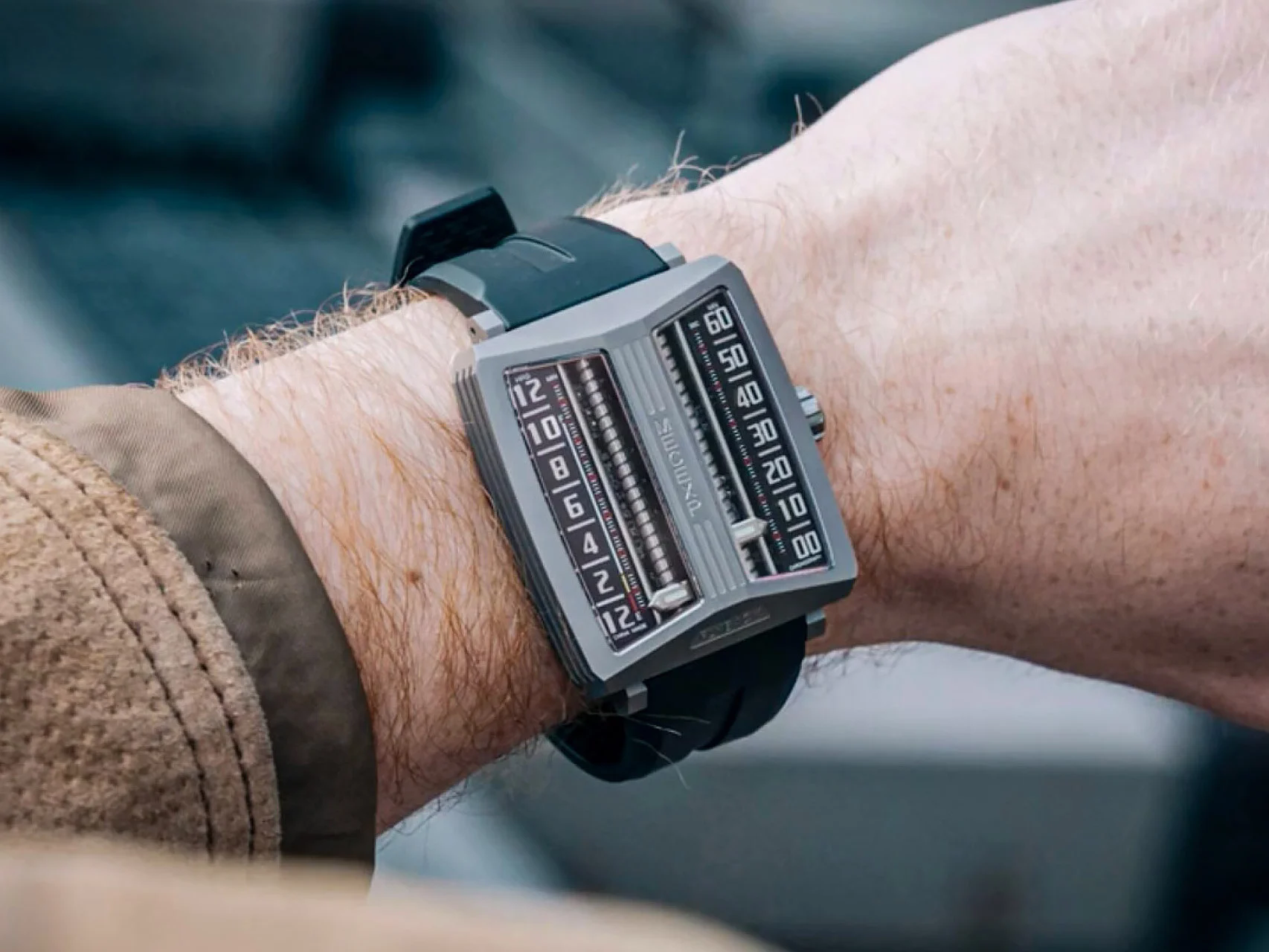 titanium alloy，Wrist watch，clock dial，midfielder，