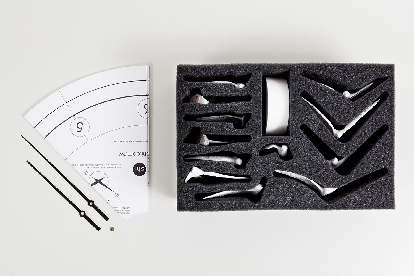 Creative lamps，lion，Lamp design，Creative products，pocket watch，clocks and watches，Hanging mirror，mirror，birds，Bird，Bionics Design ，white，Flowerpot design，Floral design ，deer，Sika deer，