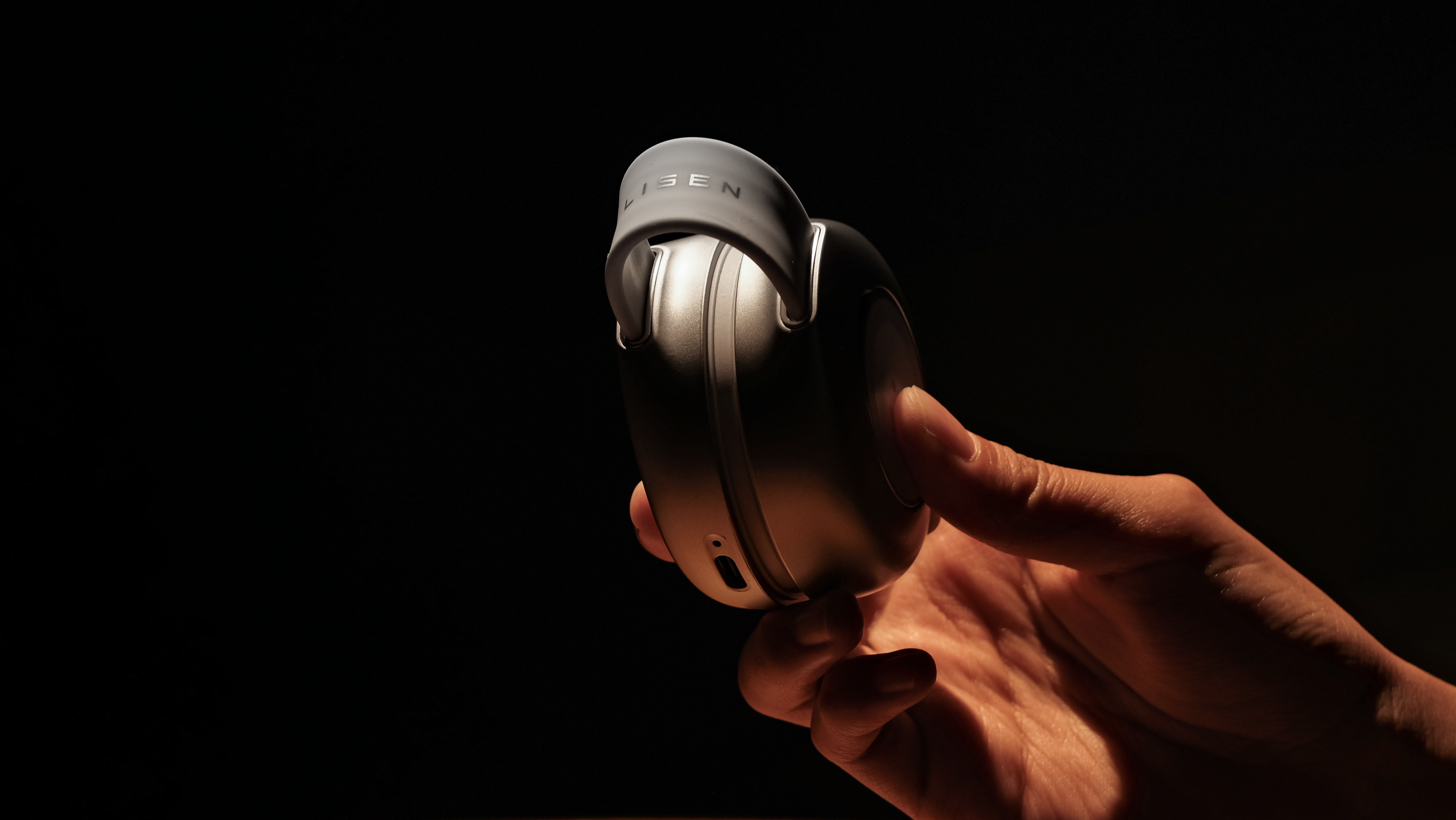 Wireless charging，Three in one wireless charging，Mobile wireless charging，Earphone wireless charging，Watch wireless charging，Mobile Accessories，Mobile phone charger，Portable charger，