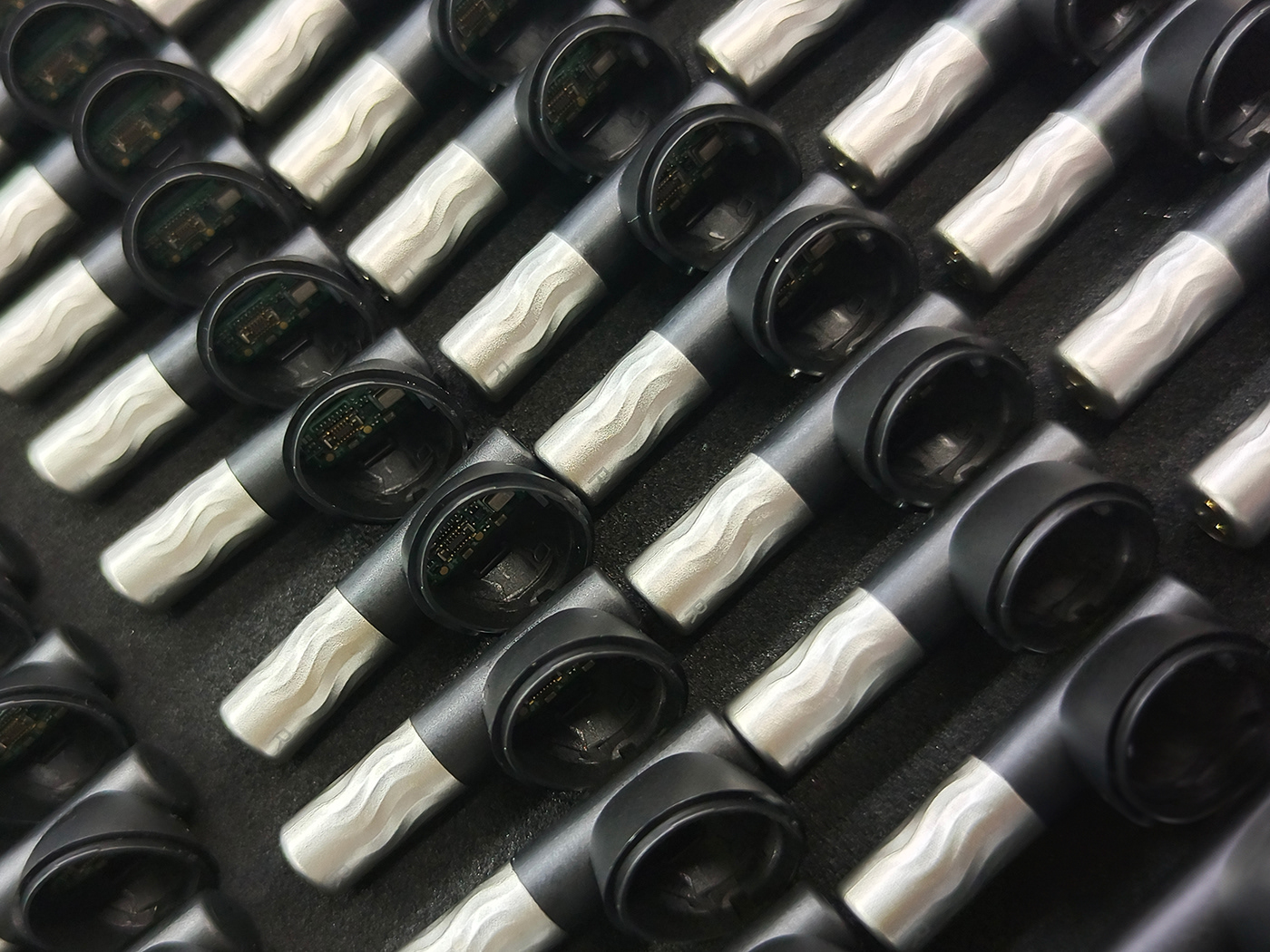 boAt Nirvana Zenith，Bluetooth headset，Design，Simplicity，electronic product，