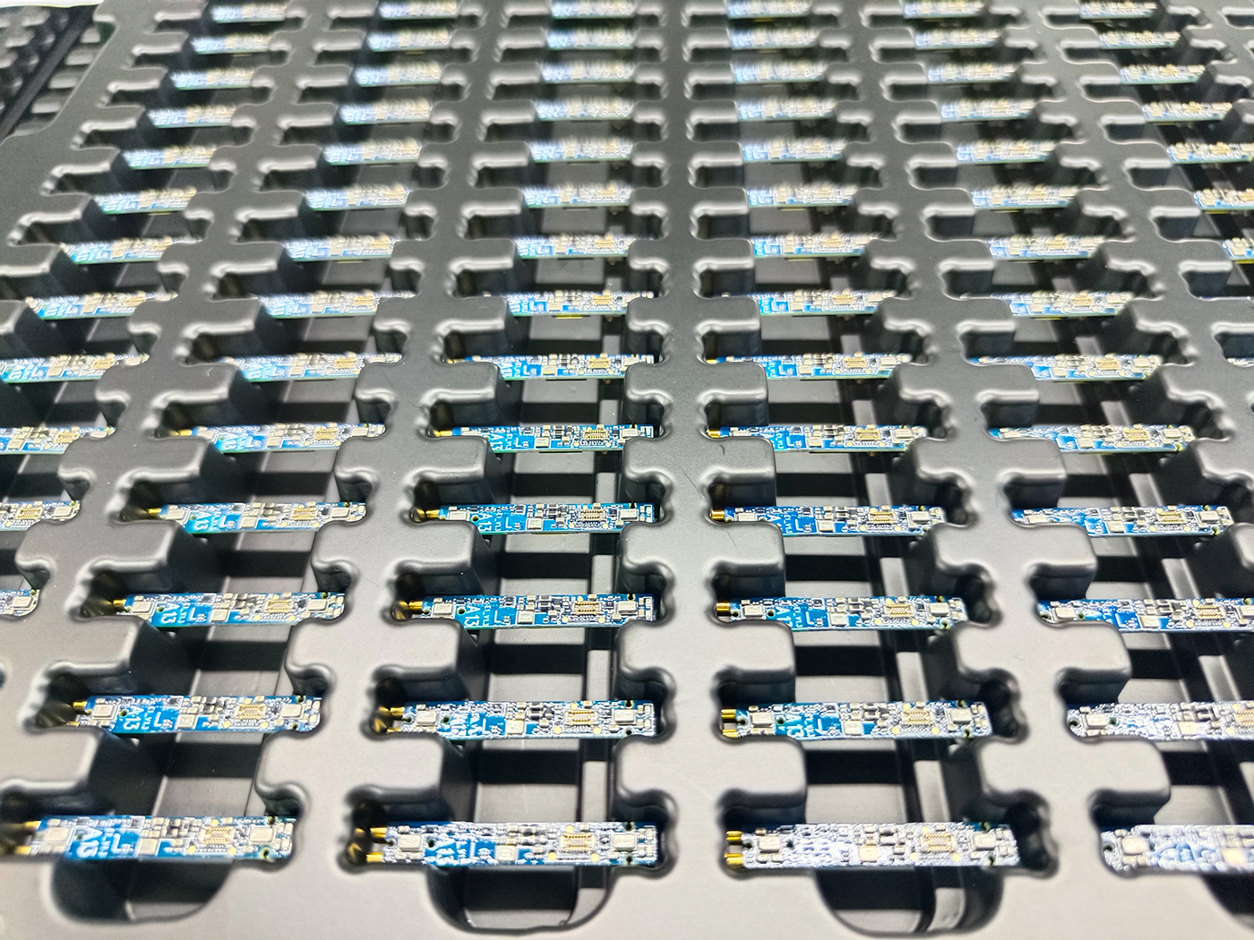 boAt Nirvana Zenith，Bluetooth headset，Design，Simplicity，electronic product，