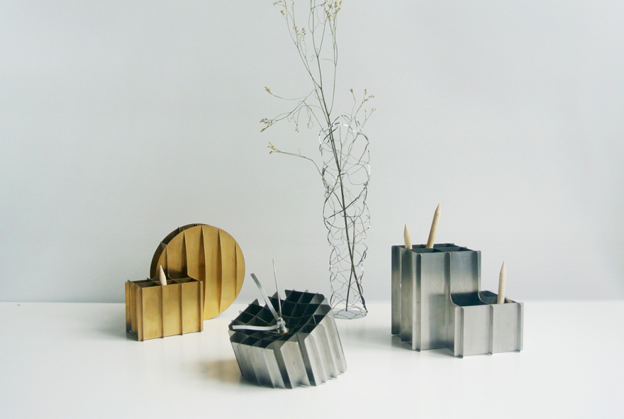 Seat design，Chair design，Create 101，stool，toughness，Metal，Stationery design，clocks and watches，Wall clock，Desktop storage，pen container，Business card holder，lamps and lanterns，a chandelier，Metallic materials，Lamp design，Desk lamp，Hexagonal prism design，Square design，crackle，