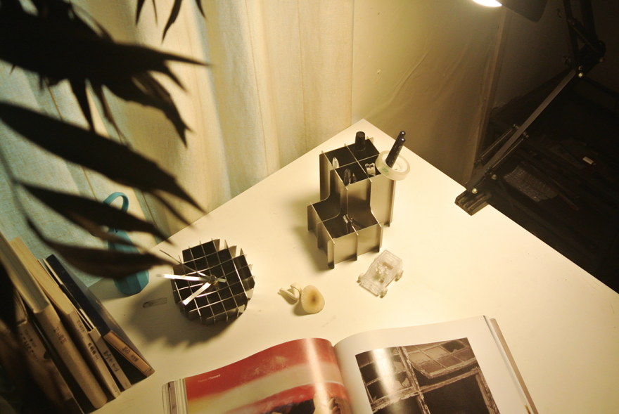 Seat design，Chair design，Create 101，stool，toughness，Metal，Stationery design，clocks and watches，Wall clock，Desktop storage，pen container，Business card holder，lamps and lanterns，a chandelier，Metallic materials，Lamp design，Desk lamp，Hexagonal prism design，Square design，crackle，