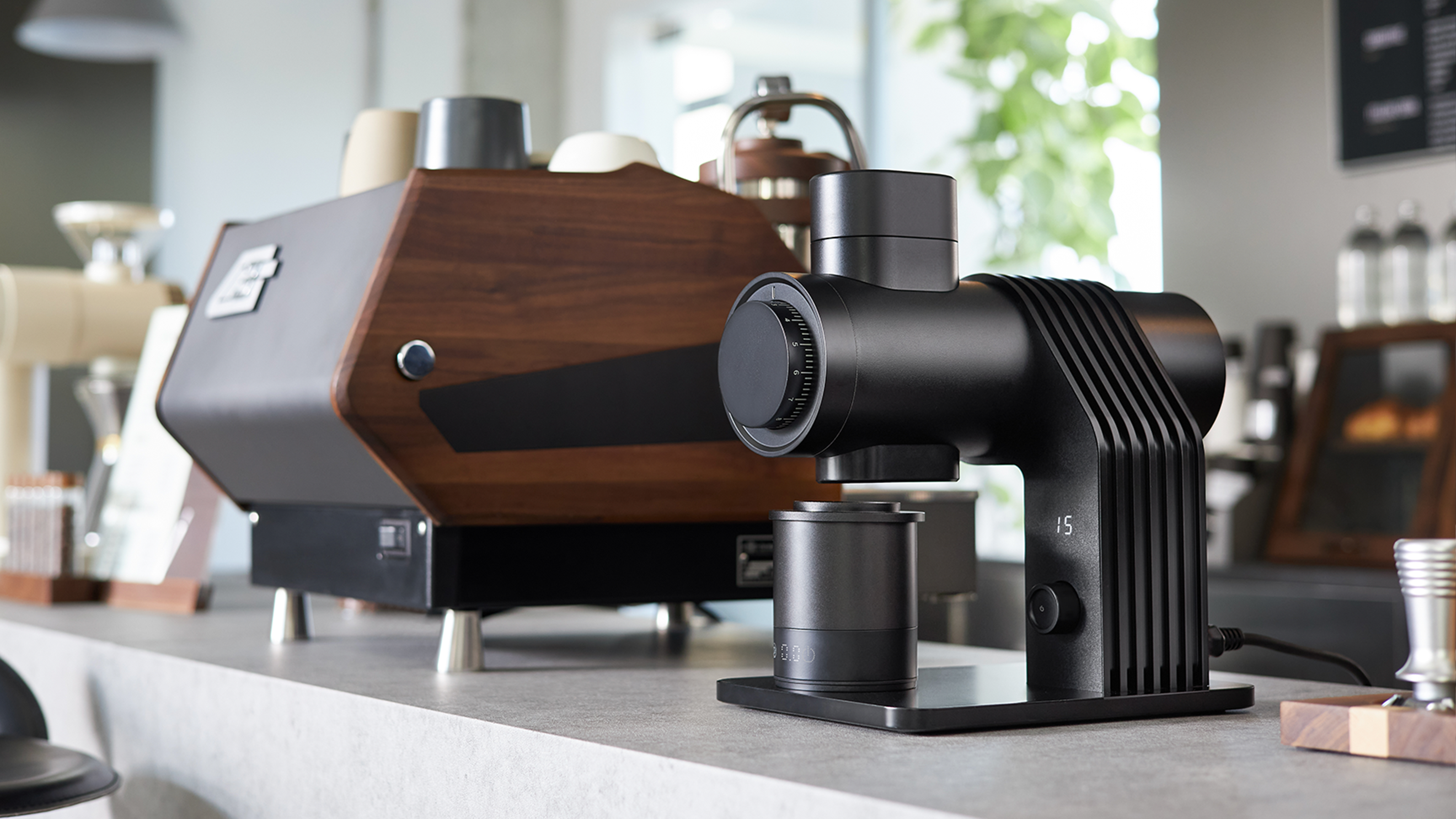 Brushless motor，64MM Titanium Plated Flat Knife，industrial design，Bean grinder，product design，Barsetto，Yum Chart，Intelligent with weighing powder cup，