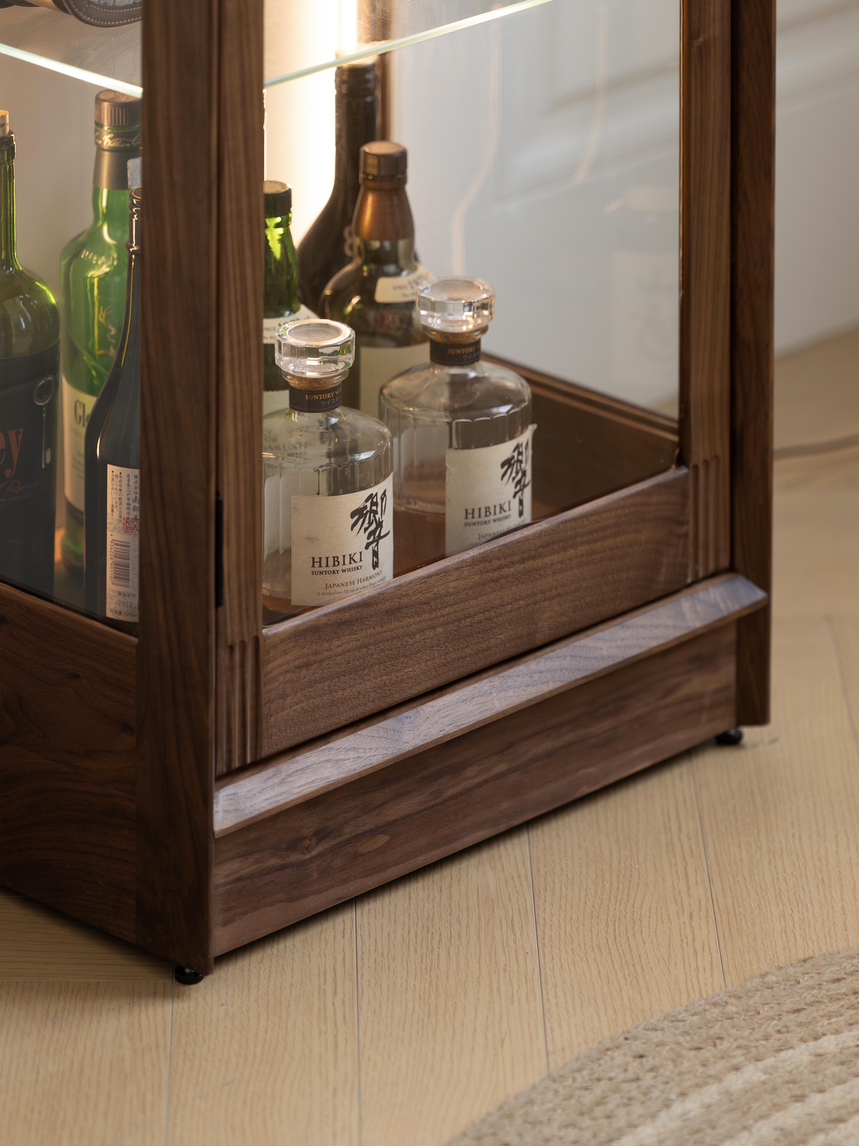 Original design，furniture design ，Display cabinet，Residential Furniture，Solid wood furniture，Black walnut furniture，