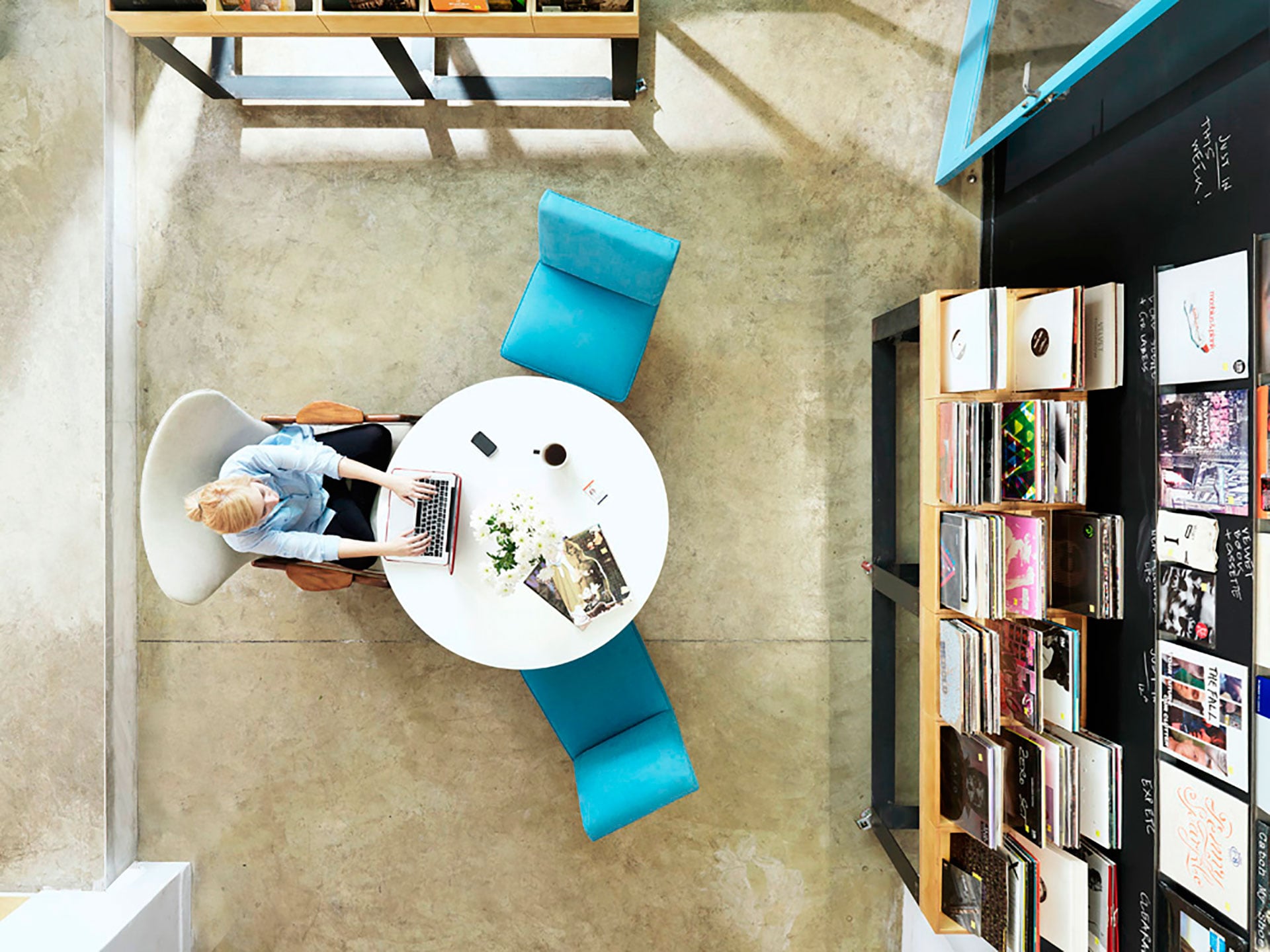 record，rest，music，Cozy，Have fun，Red and yellow，classic，