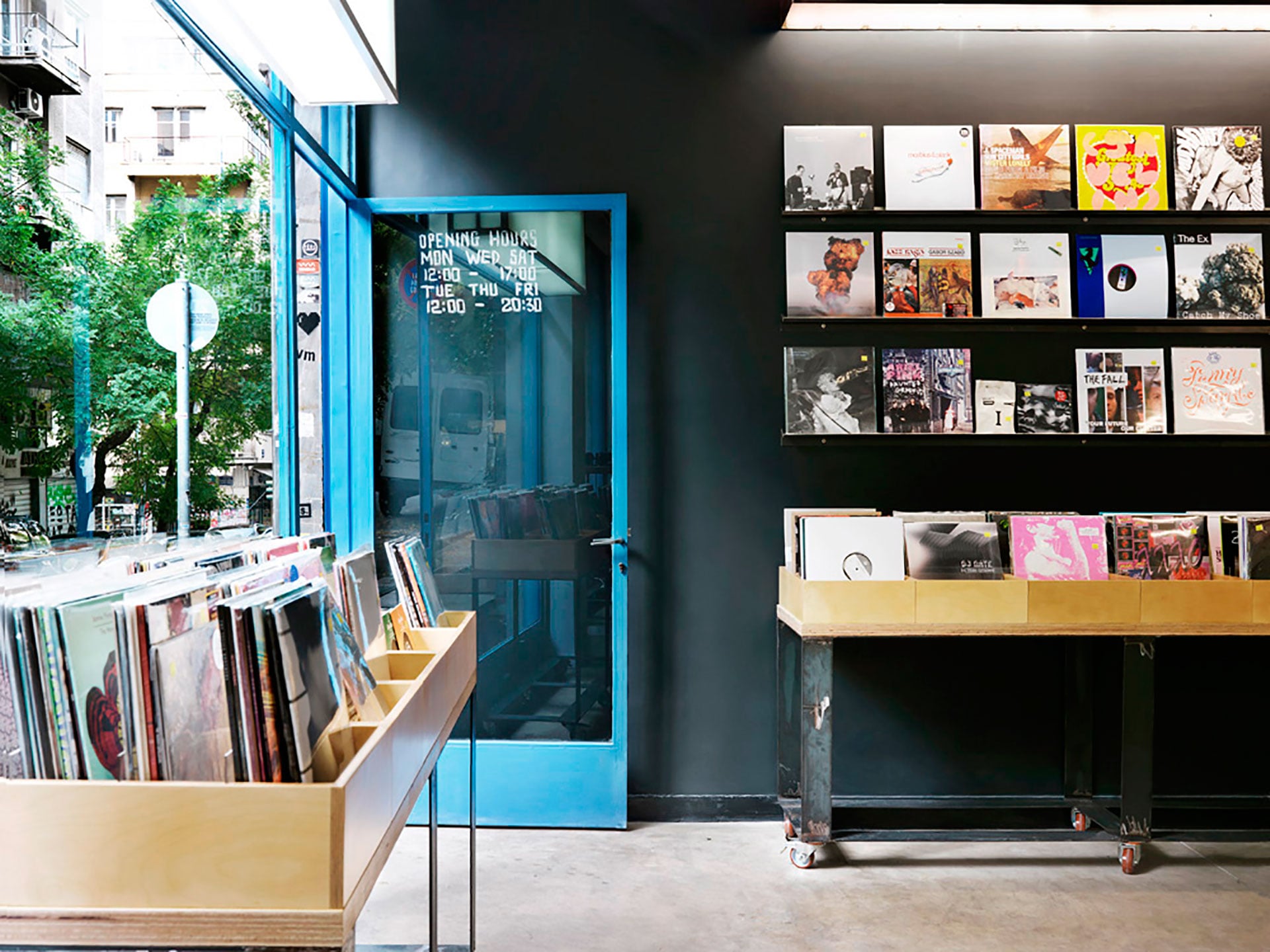 record，rest，music，Cozy，Have fun，Red and yellow，classic，