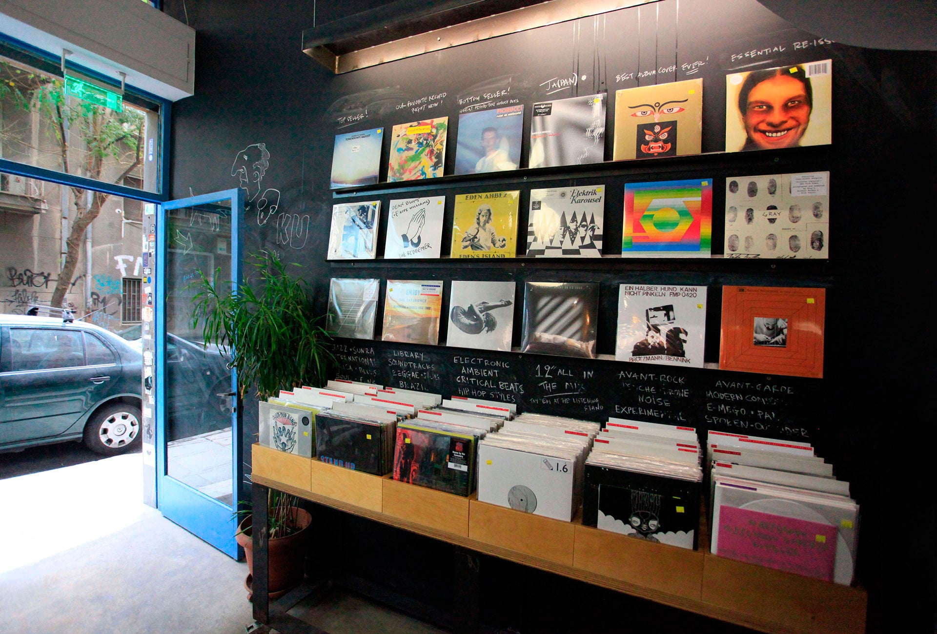 record，rest，music，Cozy，Have fun，Red and yellow，classic，