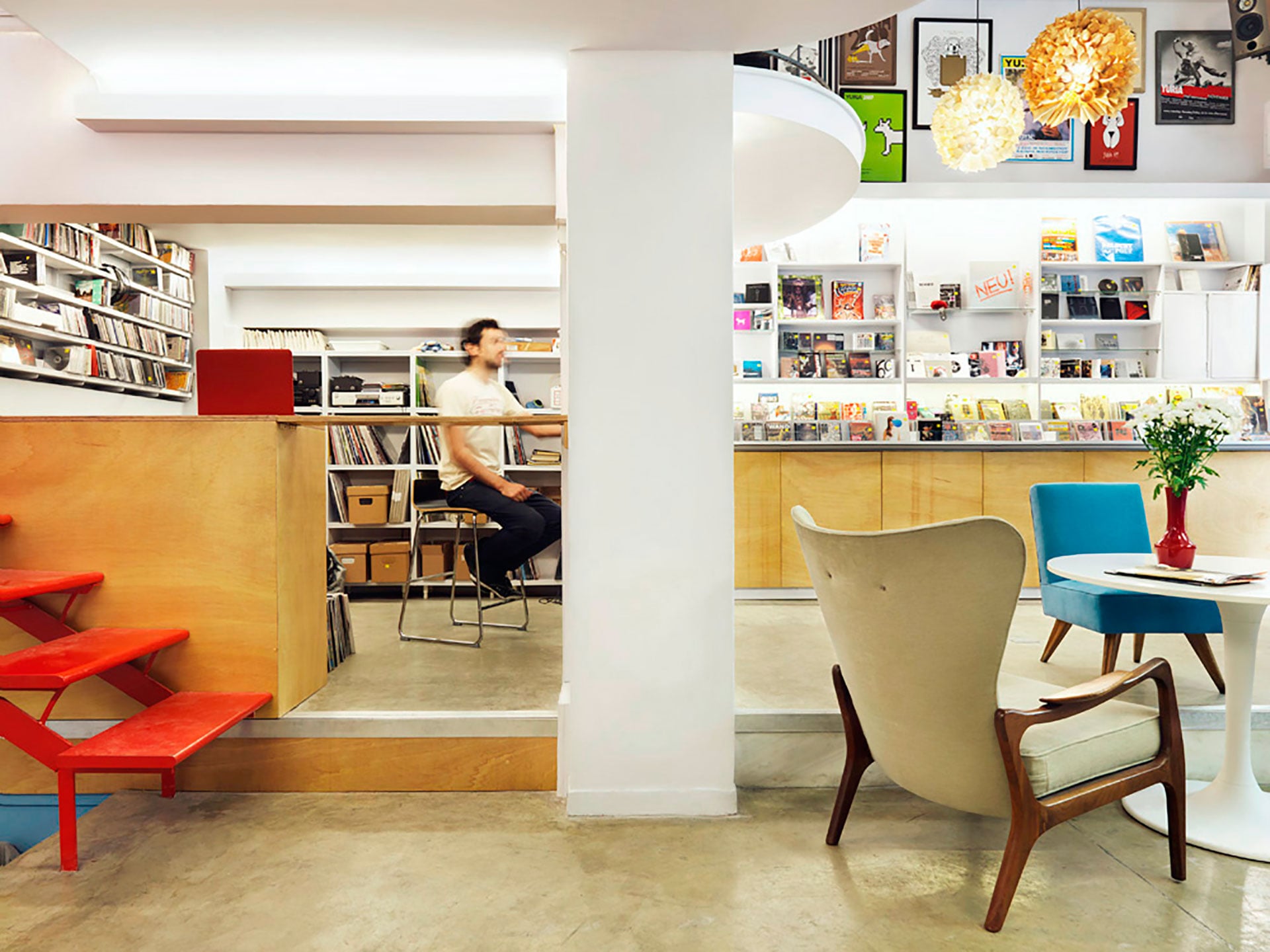 record，rest，music，Cozy，Have fun，Red and yellow，classic，