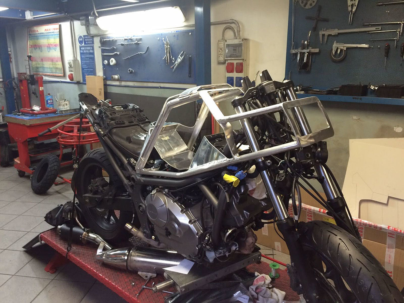 traffic，industrial design，motorcycle，locomotive，honda，Model，