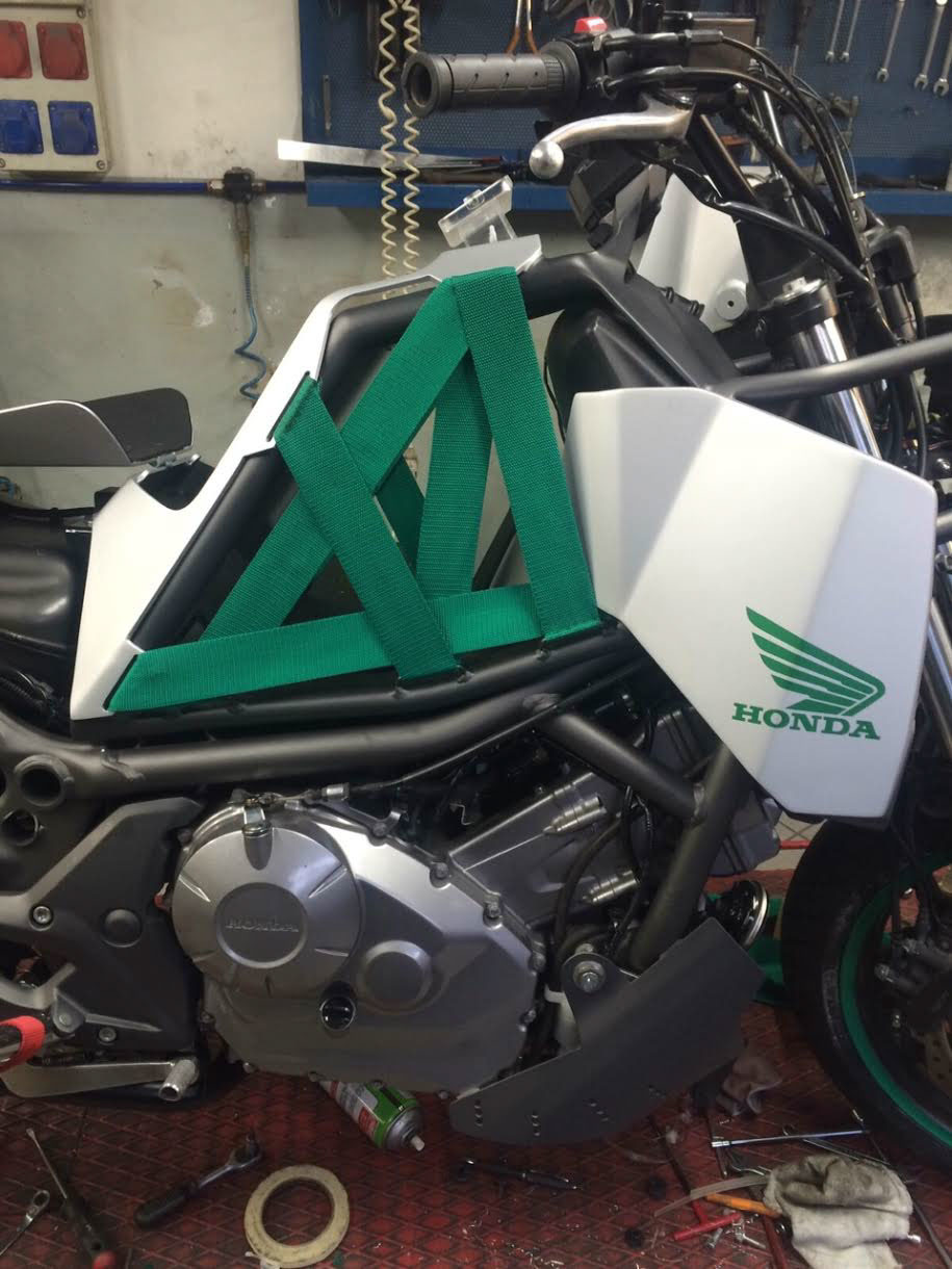 traffic，industrial design，motorcycle，locomotive，honda，Model，