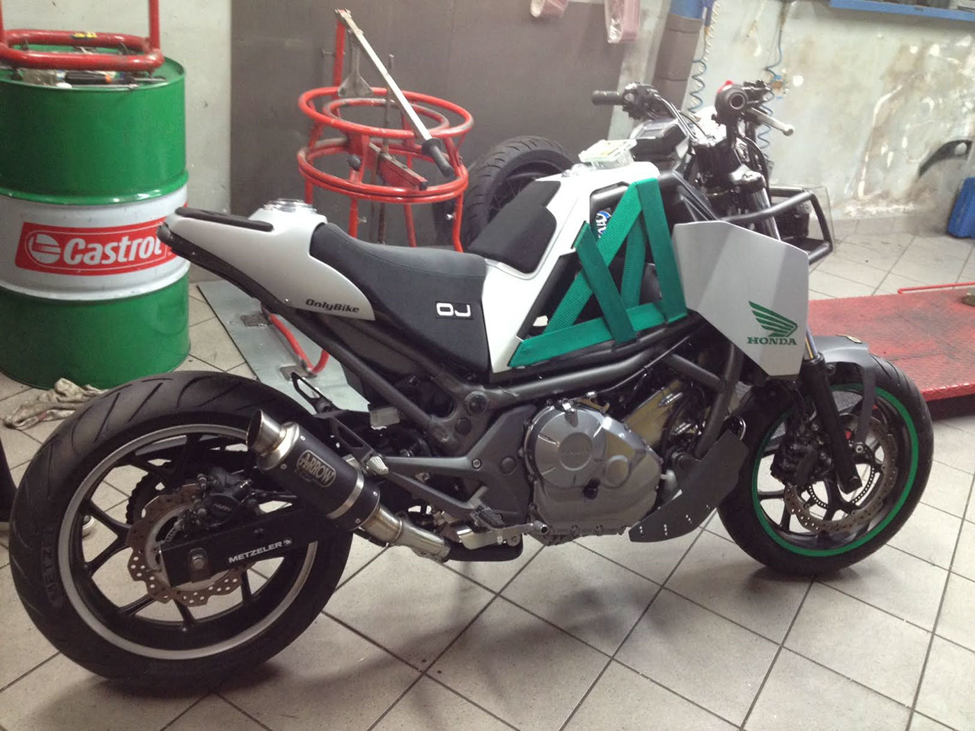 traffic，industrial design，motorcycle，locomotive，honda，Model，