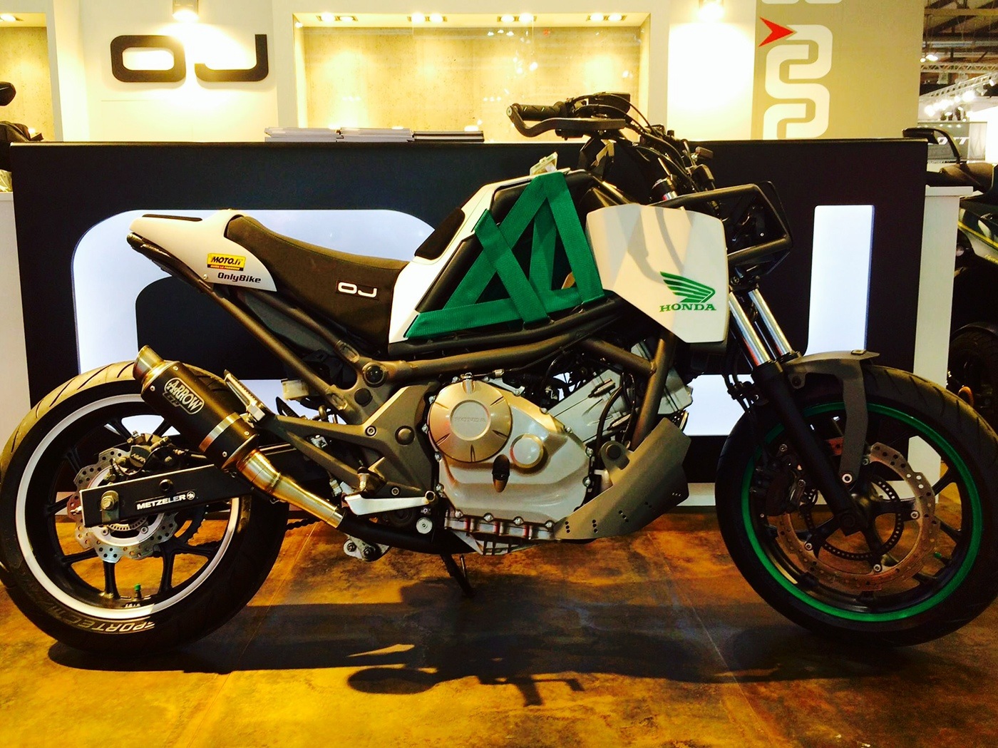 traffic，industrial design，motorcycle，locomotive，honda，Model，