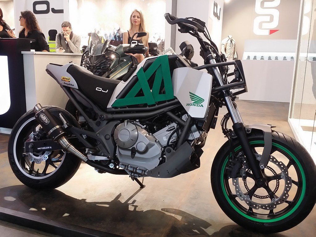 traffic，industrial design，motorcycle，locomotive，honda，Model，