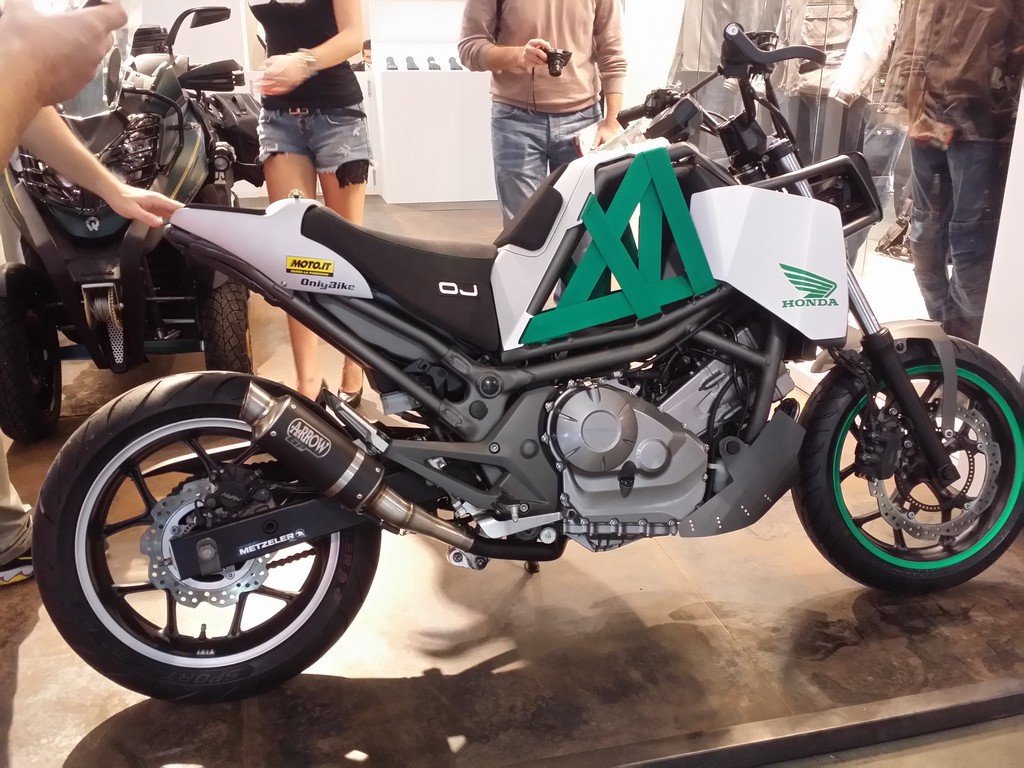 traffic，industrial design，motorcycle，locomotive，honda，Model，